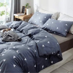 Brand new comforter set.